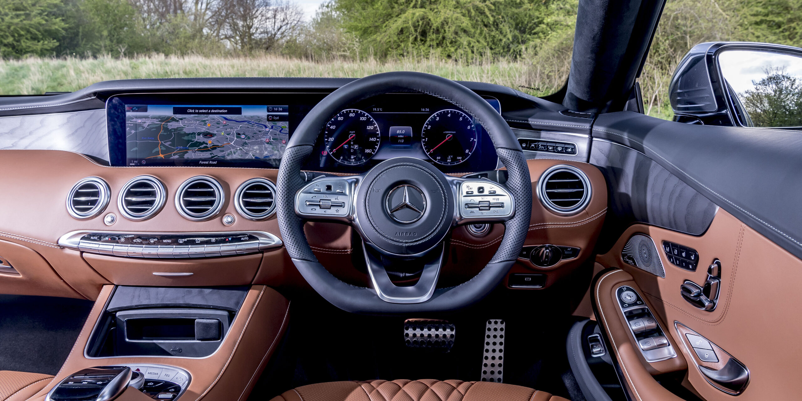 Luxury private chauffeur tour in London Mercedes S Class