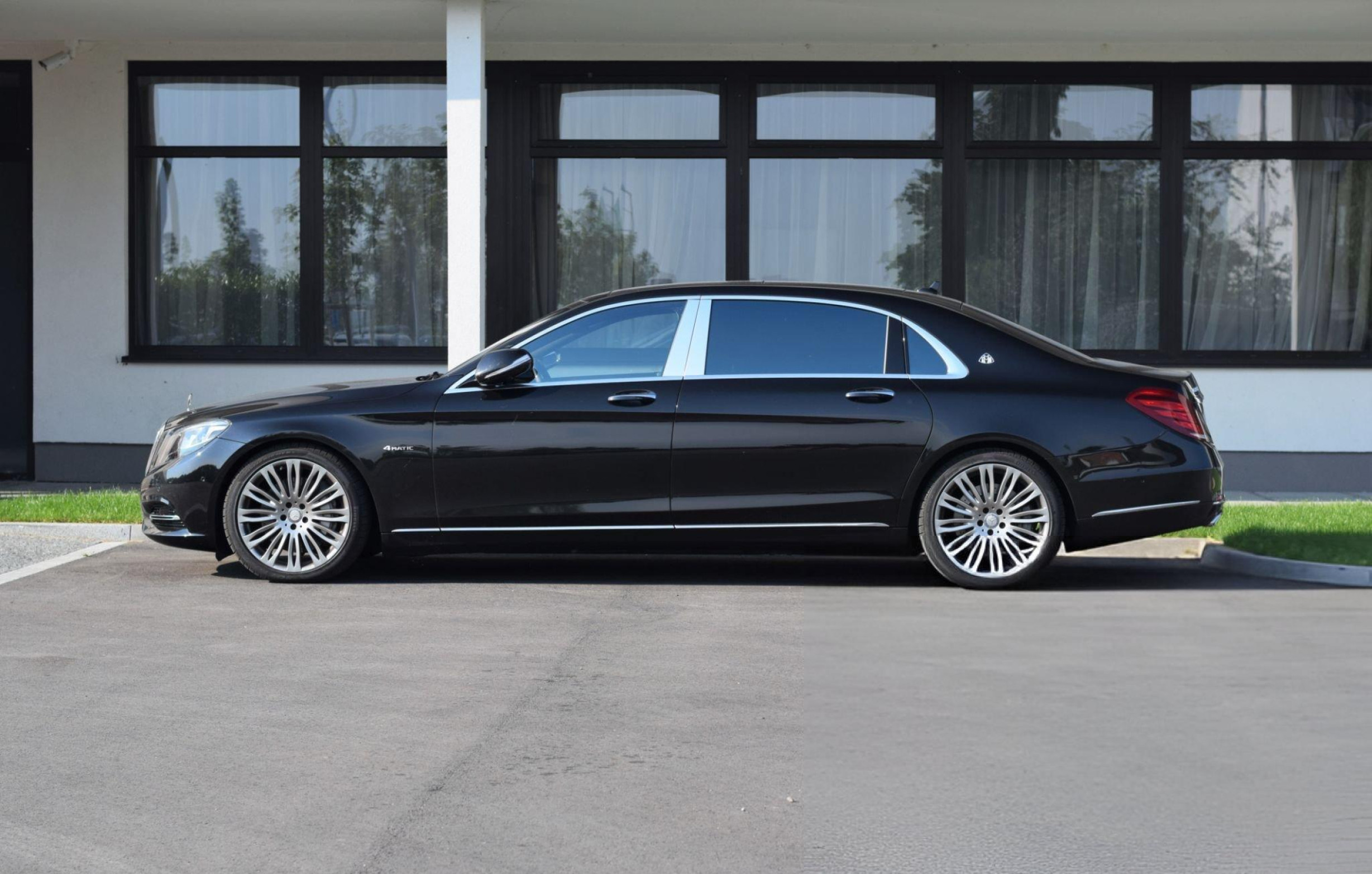 Exclusive Chauffeur Travel London car