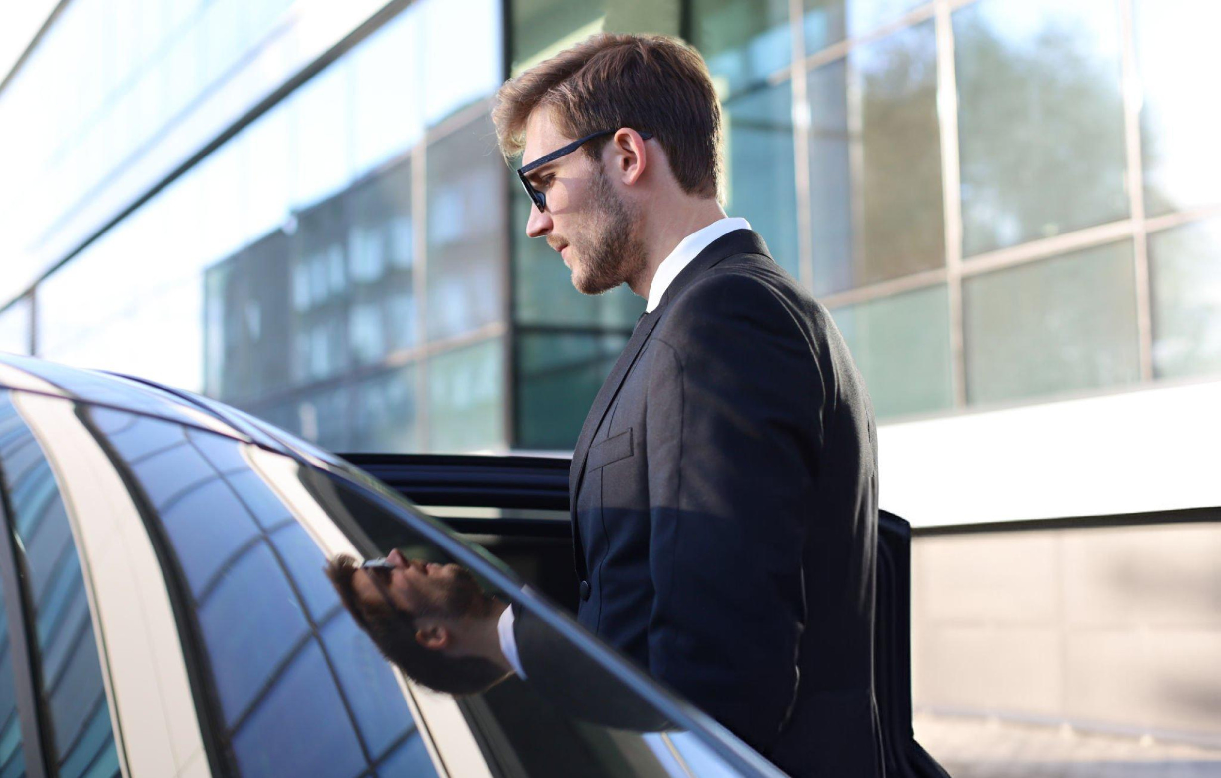 Premium executive airport transfer chauffeur service