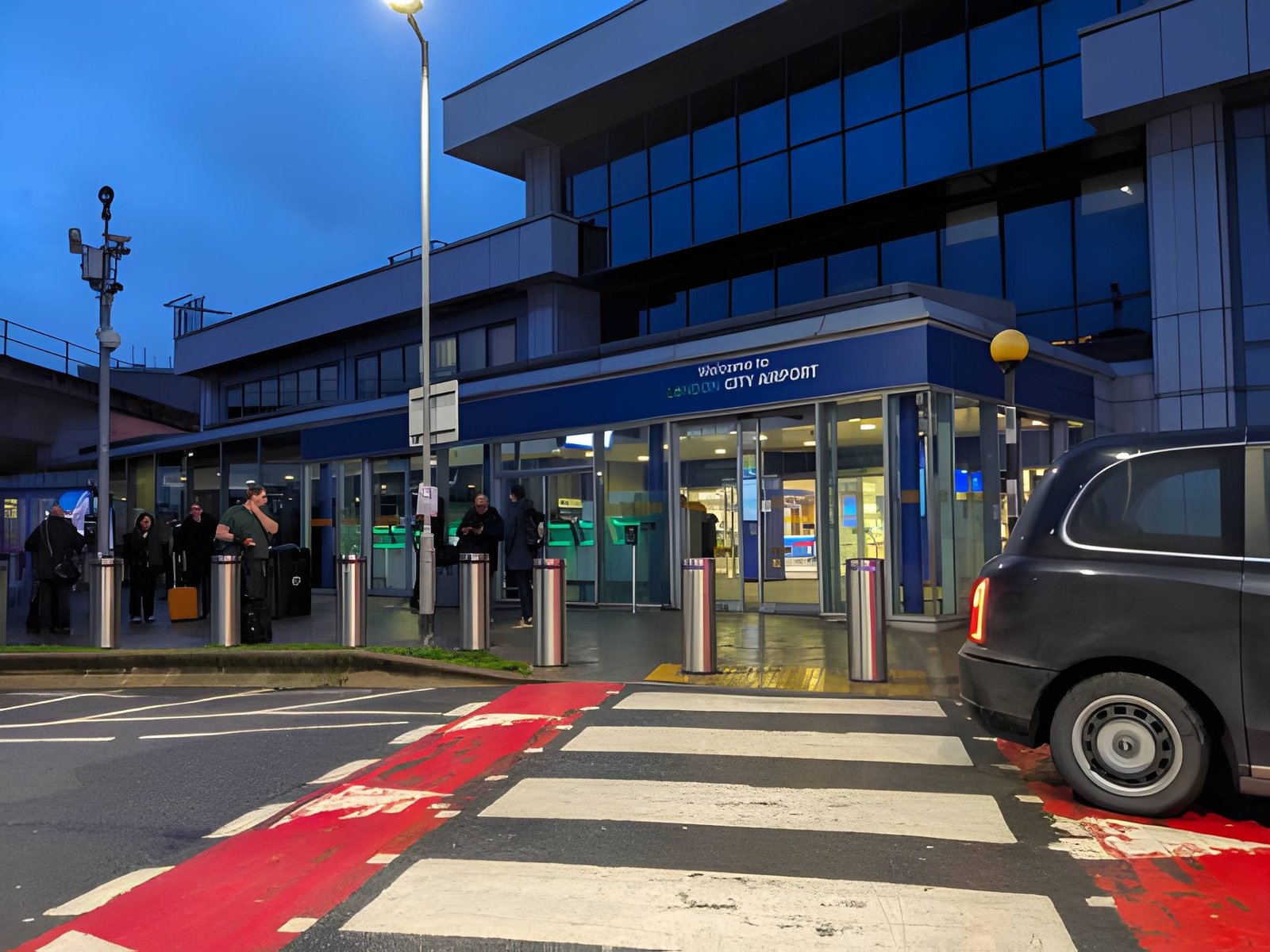Luxury airport chauffeur service in London