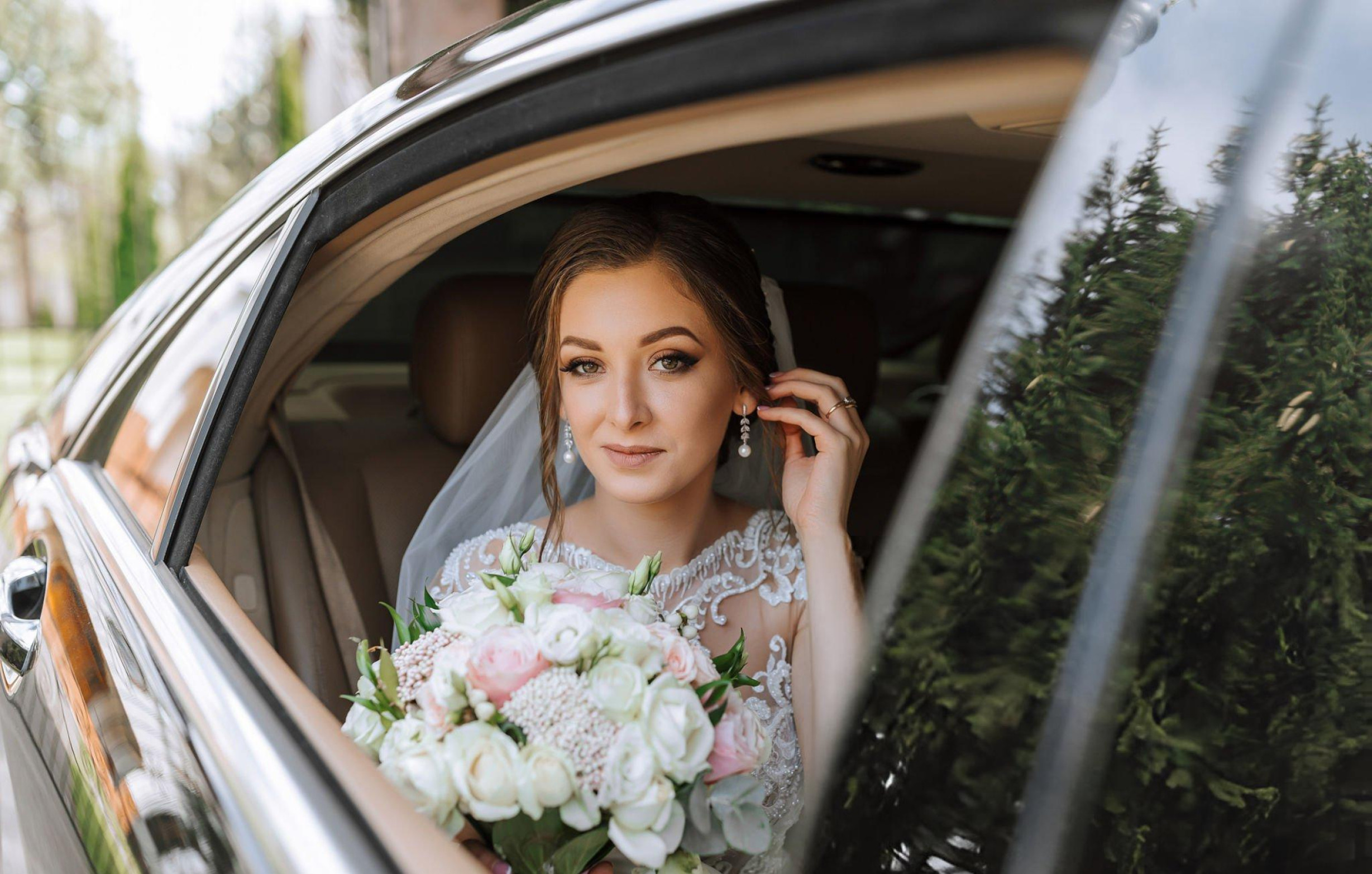 Wedding chauffeur hire London luxury vehicle
