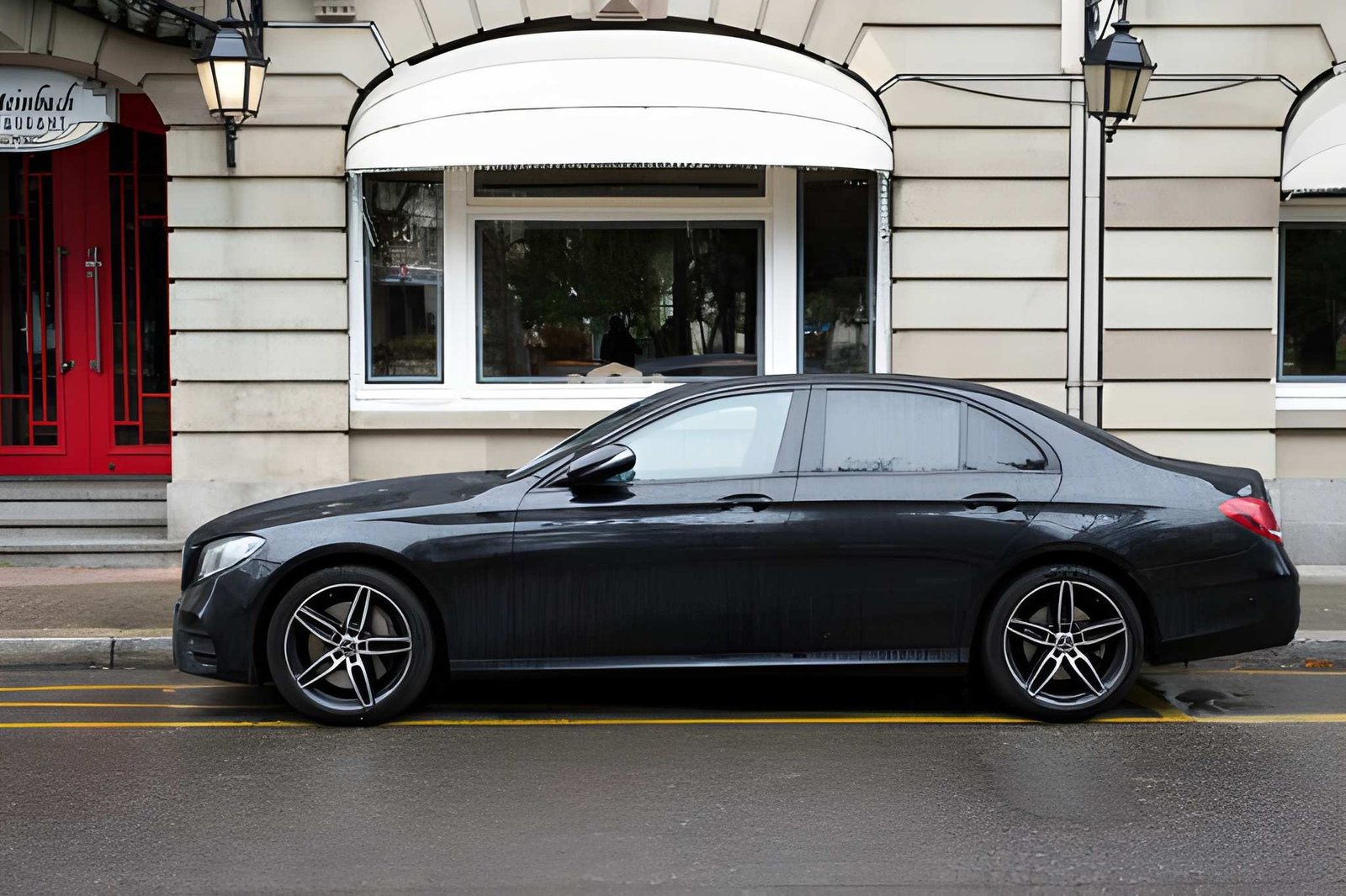 Luxury hourly chauffeur vehicle in London