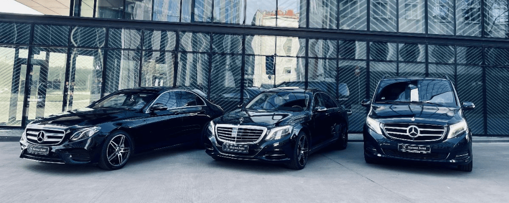 Executive vehicle interior for meeting transportation