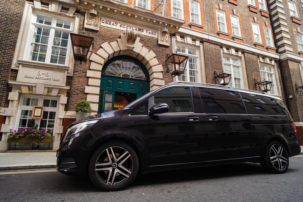 Private chauffeur for a weekend in London