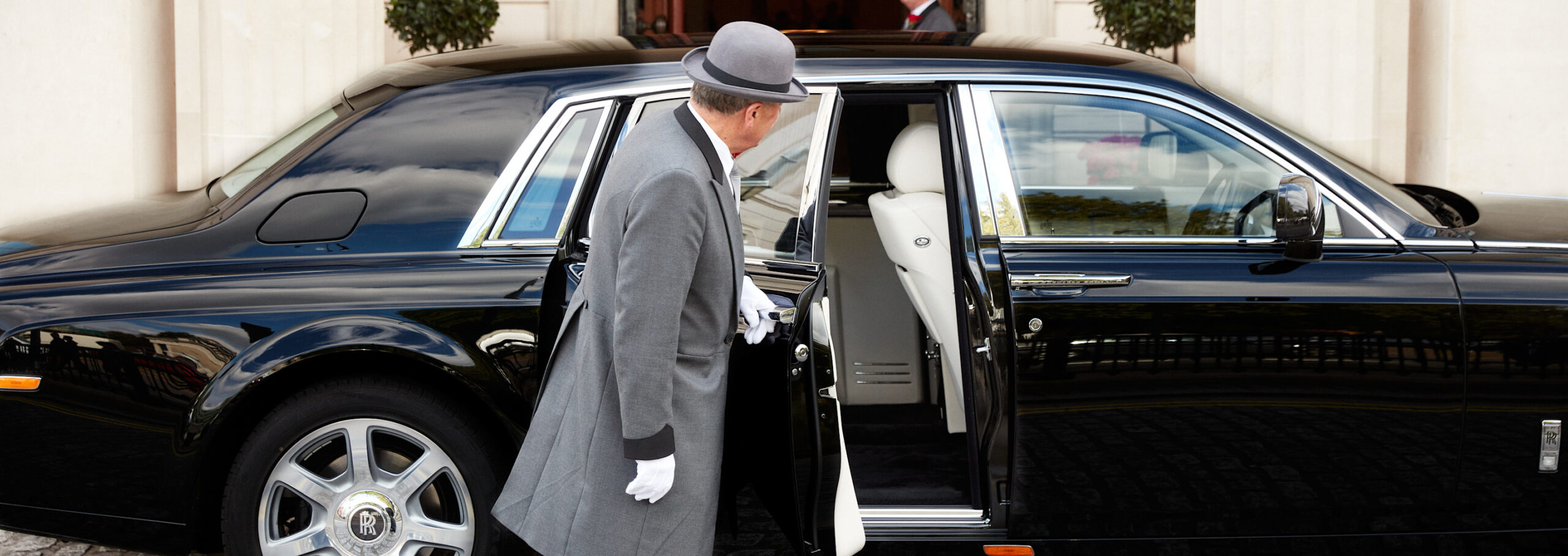 Transport for luxury hotels London with a professional chauffeur