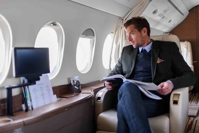 Luxury vehicle interior for international business travel